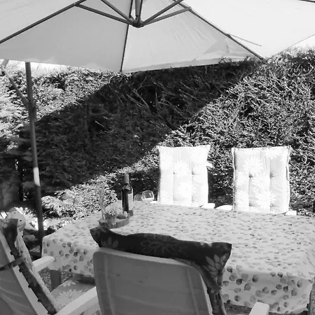 Charmantes In Mit Garten, Terrasse Und Grill *